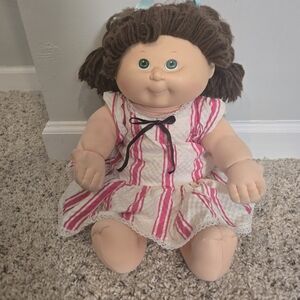 Vintage 1990 Cabbage Patch Kid Doll Brown Yarn Hair Green Eyes Soft Body